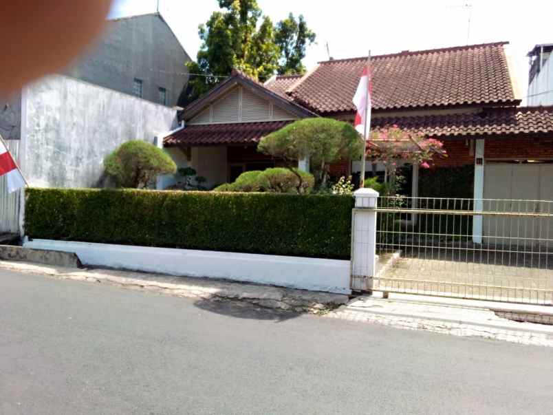 dijual rumah jl pesantren cigadung