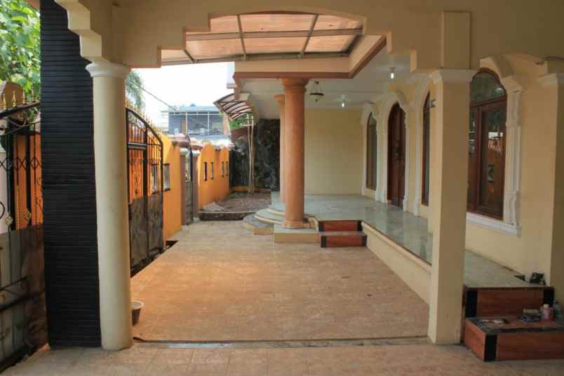 dijual rumah jl pramuka