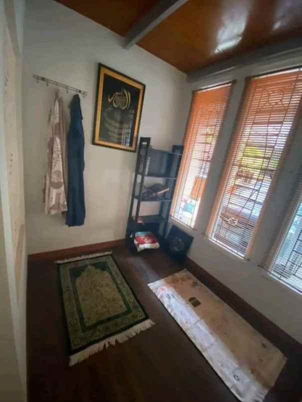 dijual rumah jl raya jatiwaringin kec