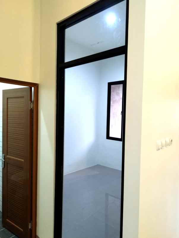 dijual rumah jl raya kalimulya cilodong