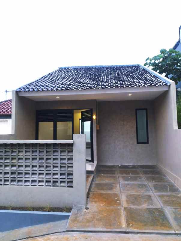 dijual rumah jl raya kalimulya cilodong