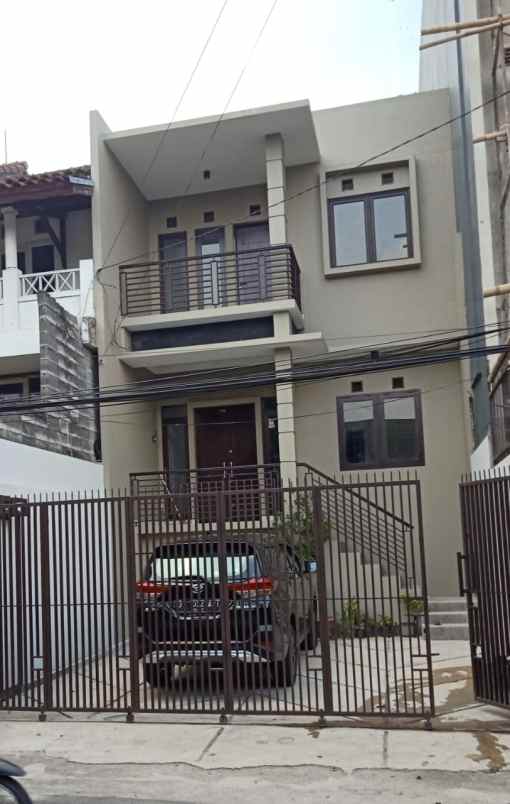 dijual rumah jl sarijadi kec sukasari