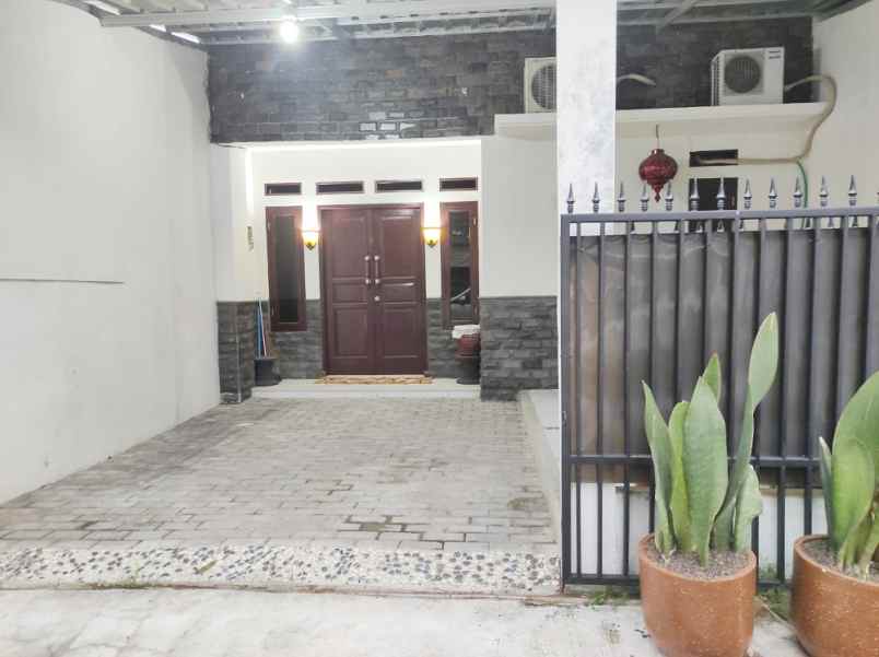 dijual rumah jl taman apel merah vi