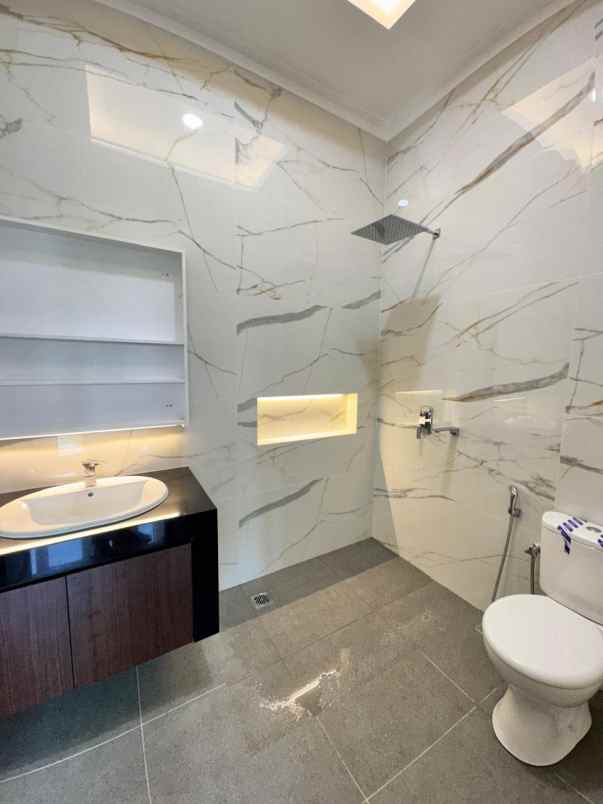 dijual rumah jl taman duren sawit duren