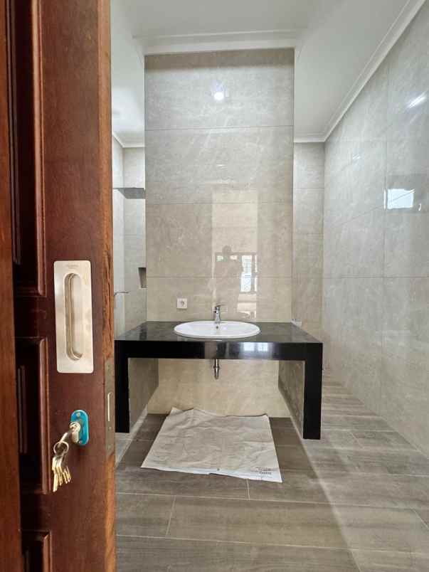 dijual rumah jl taman duren sawit duren