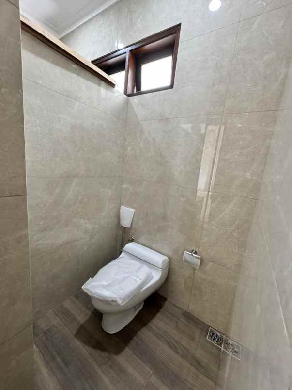 dijual rumah jl taman duren sawit duren