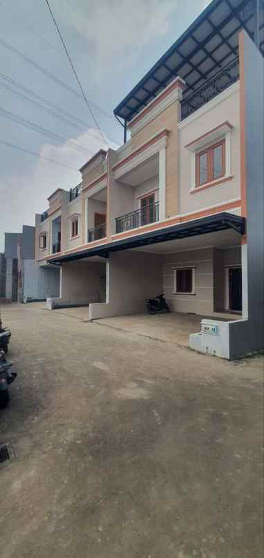 dijual rumah jl taman mini