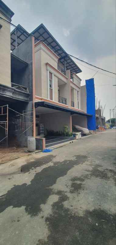 dijual rumah jl taman mini