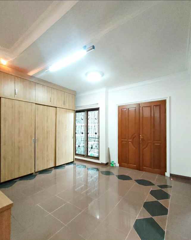 dijual rumah jlan raya pesanggrahan