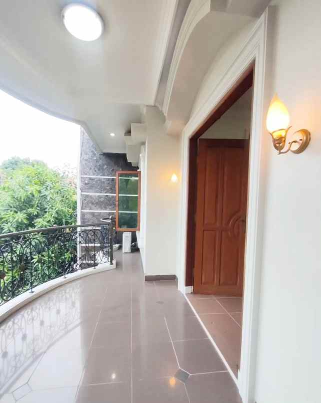 dijual rumah jlan raya pesanggrahan