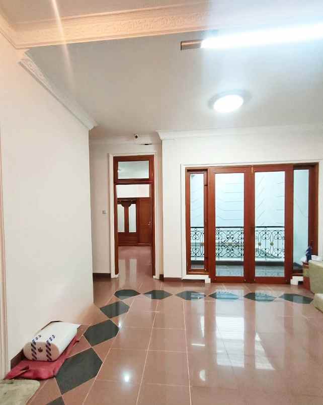 dijual rumah jlan raya pesanggrahan