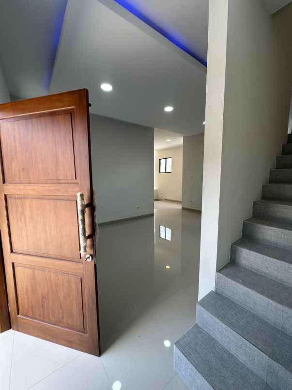 dijual rumah jln palagan km 6 sleman