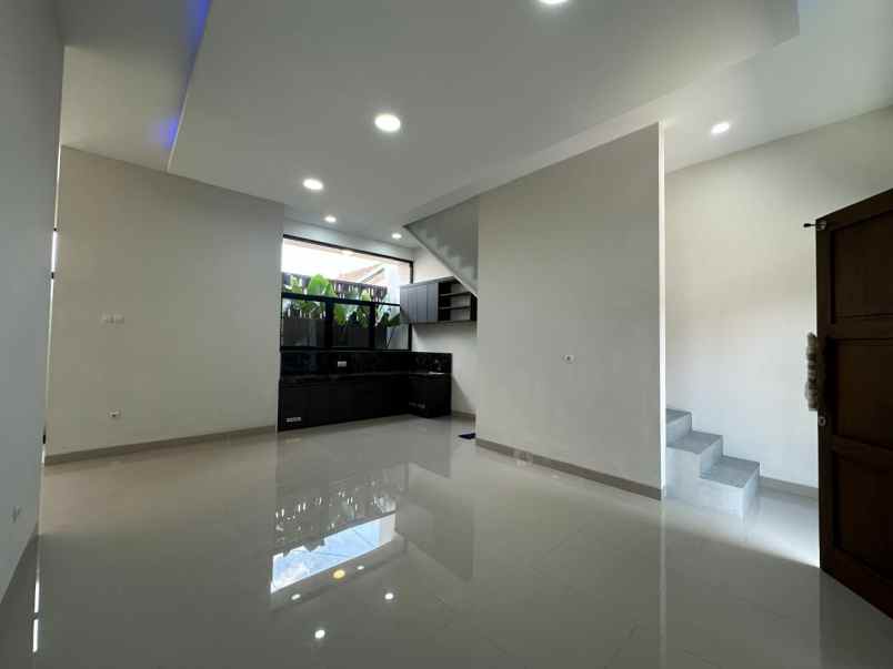 dijual rumah jln palagan km 6 sleman