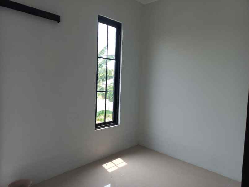 dijual rumah jln raya kalimulya