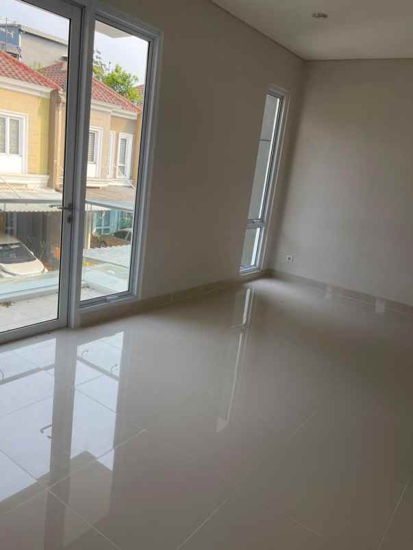 dijual rumah karelia village gading serpong