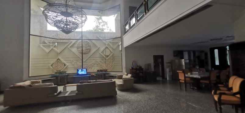 dijual rumah kedung cowek