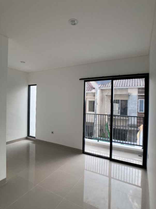 dijual rumah kelapa dua wetan ciracas