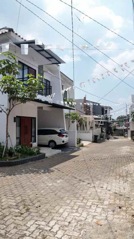 dijual rumah kelapa dua wetan ciracas