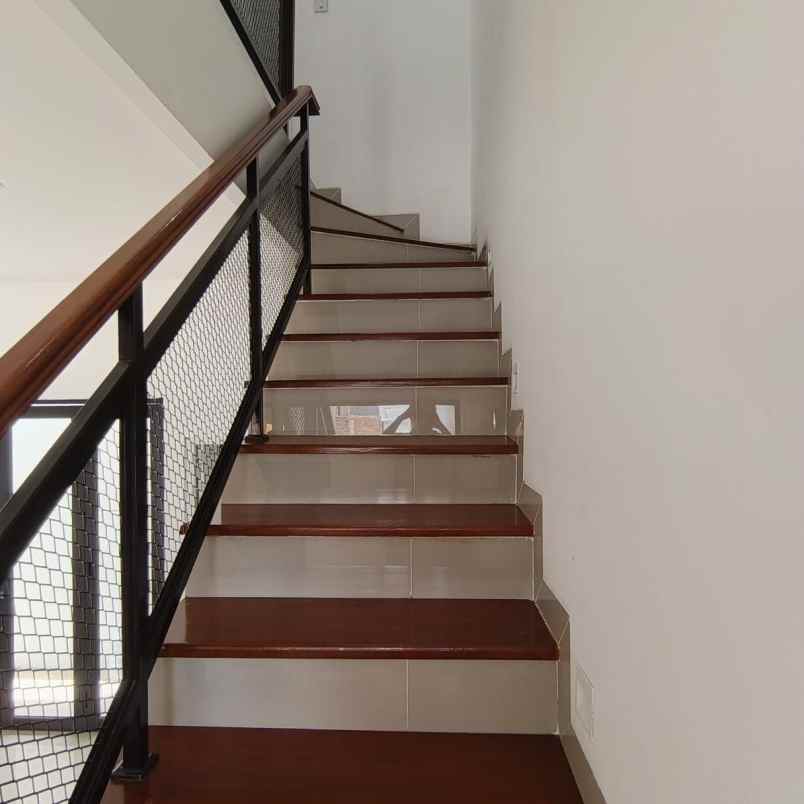 dijual rumah kelapa dua wetan ciracas