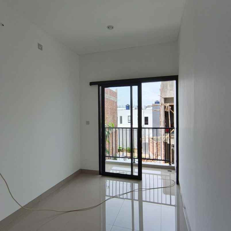 dijual rumah kelapa dua wetan ciracas