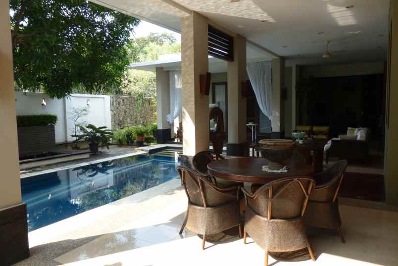 dijual rumah kemang ampera