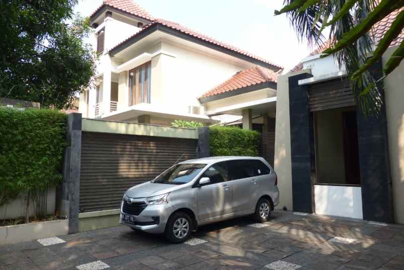 dijual rumah kemang ampera