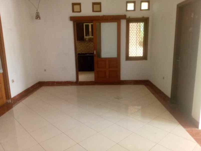 dijual rumah kemang pratama