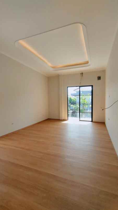 dijual rumah kencana loka bsd city tangsel