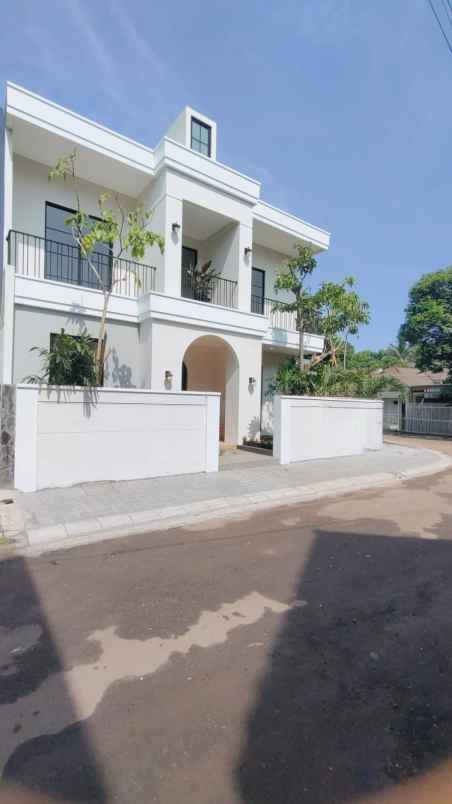 dijual rumah kencana loka bsd city tangsel