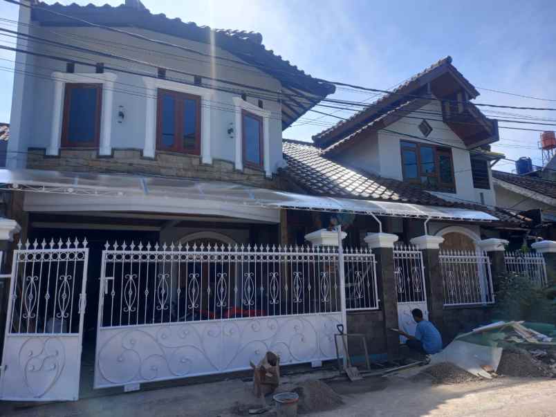 dijual rumah kiarasari asri