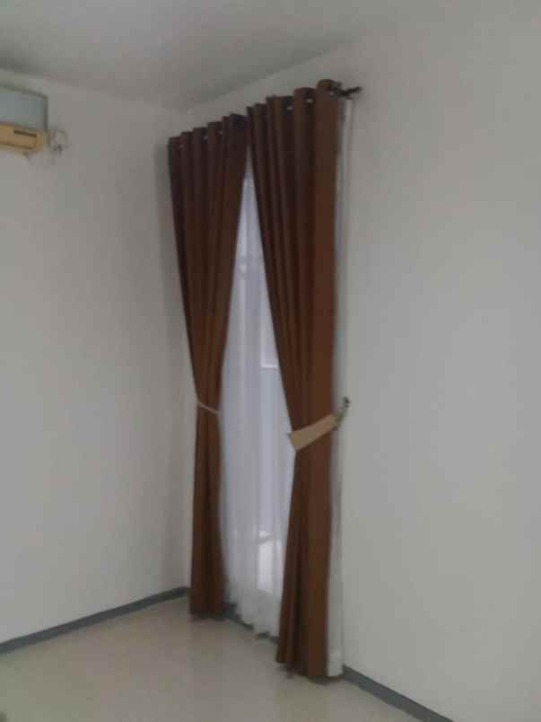 dijual rumah kingstown citraland