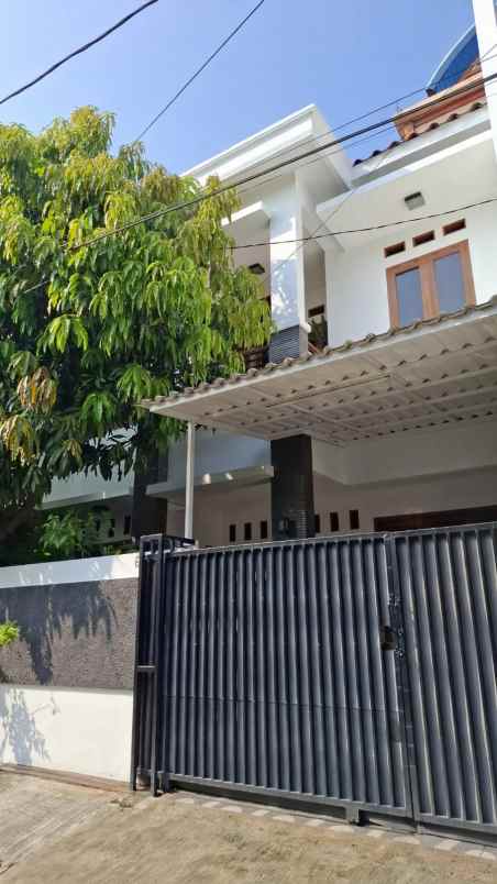 dijual rumah kompl batan legoso raya