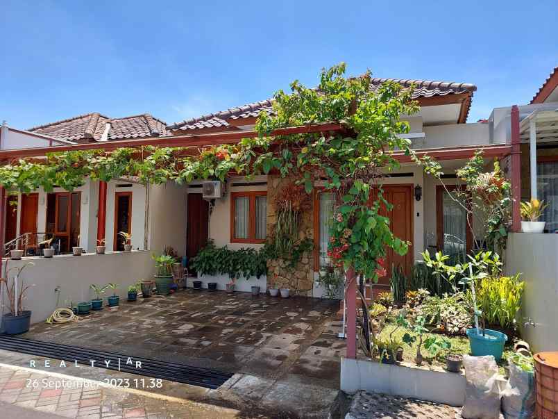 dijual rumah komplek cigadung
