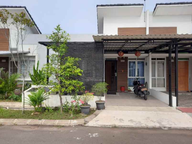 dijual rumah komplek citra maja raya