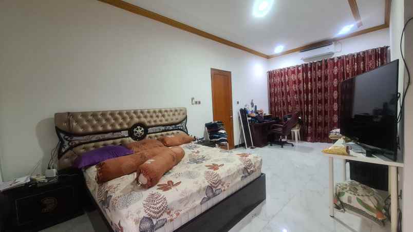 dijual rumah komplek curug indah