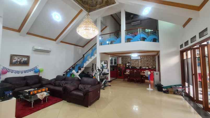 dijual rumah komplek curug indah