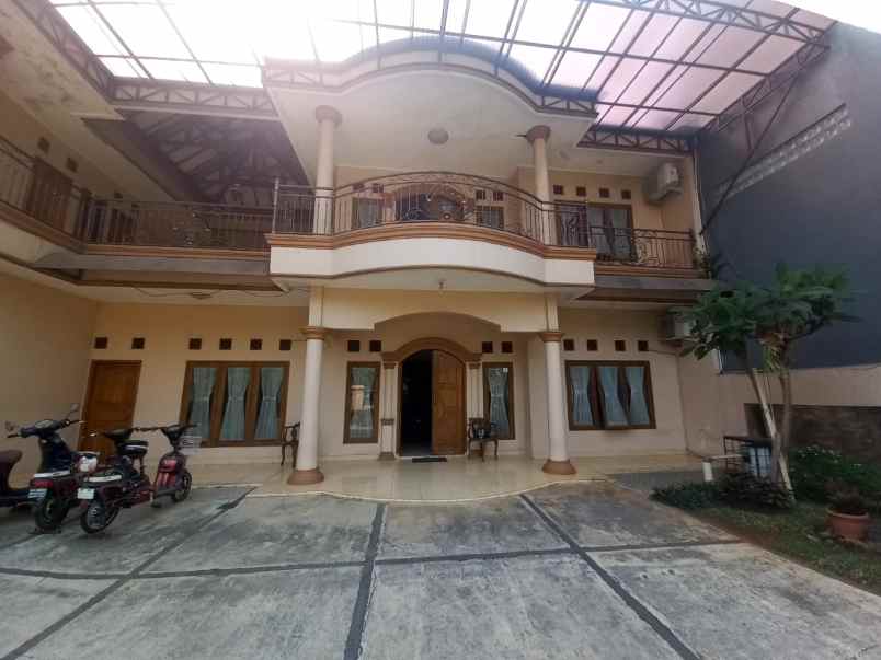 dijual rumah komplek elit billymoon