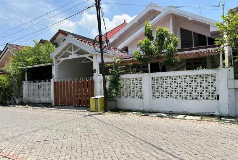 dijual rumah komplek gayungan