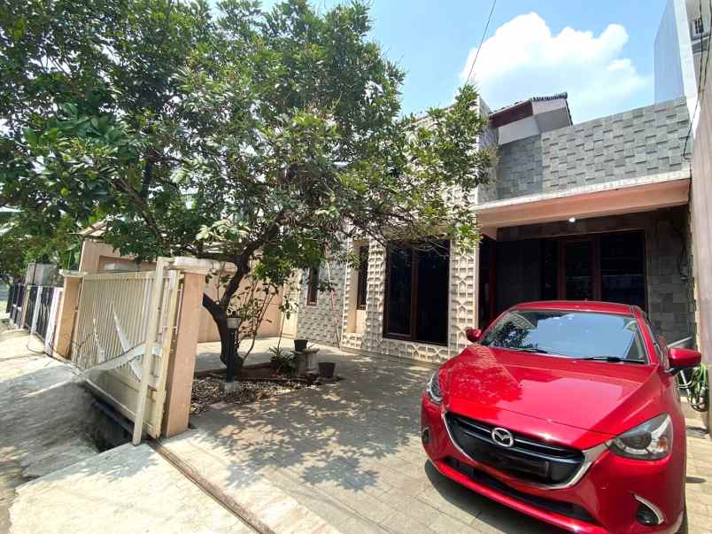 dijual rumah komplek jaya ratu