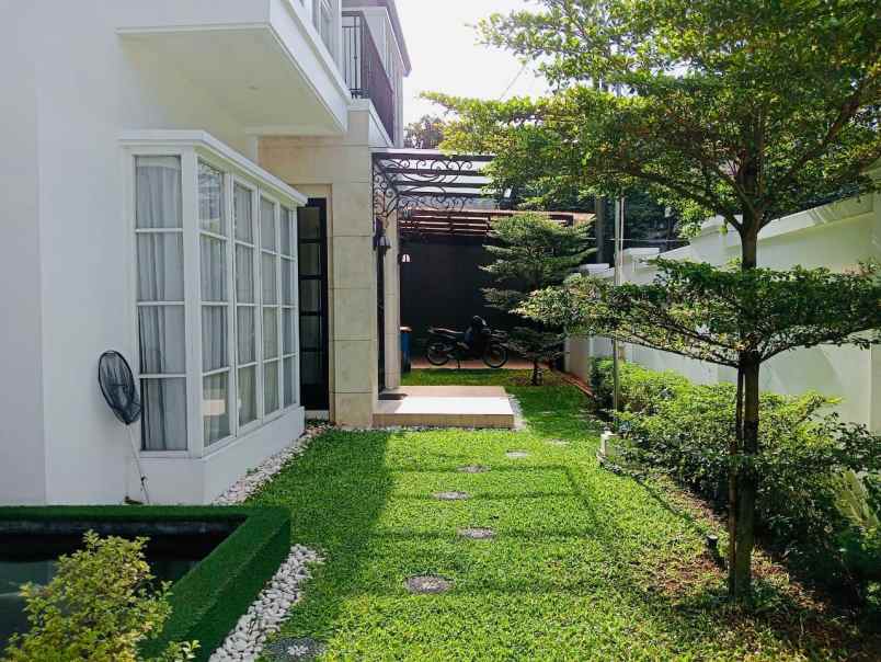 dijual rumah komplek mewah