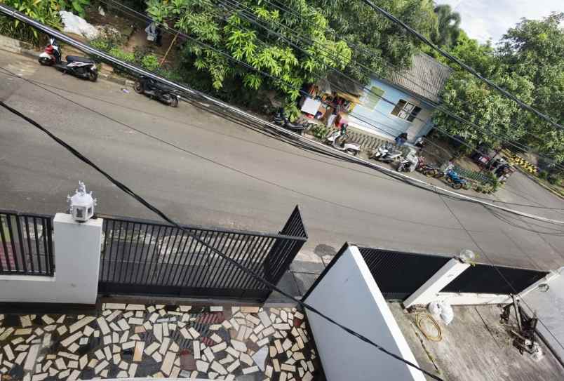 dijual rumah komplek perumahan taman aries