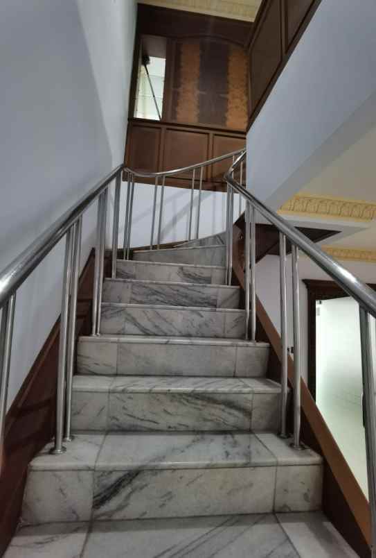 dijual rumah komplek perumahan taman aries