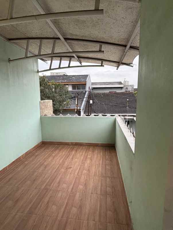 dijual rumah komplek sanggar hurip