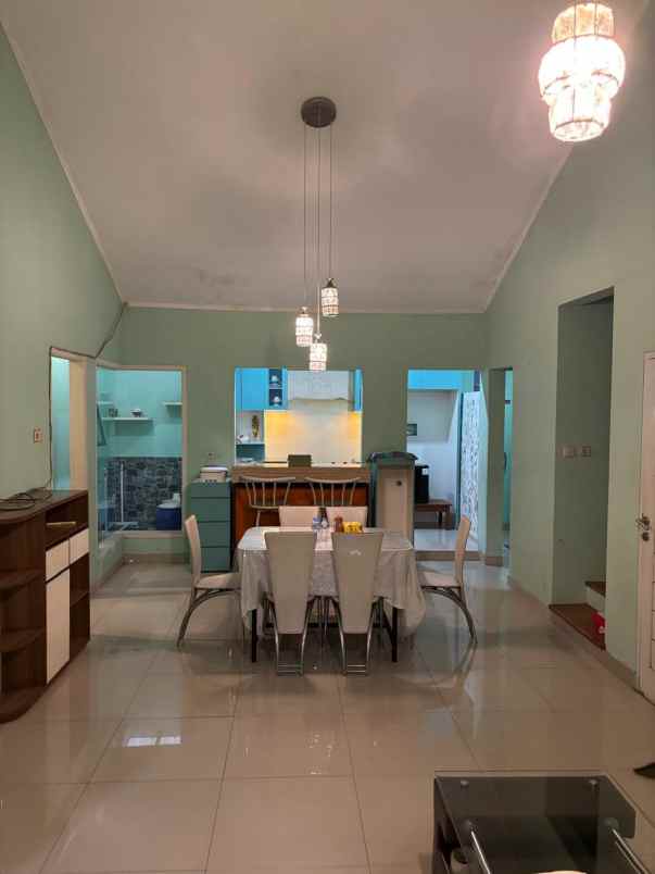 dijual rumah komplek sanggar hurip