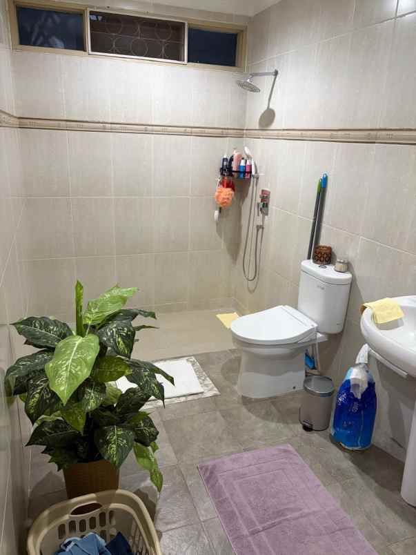 dijual rumah komplek tanjung barat indah