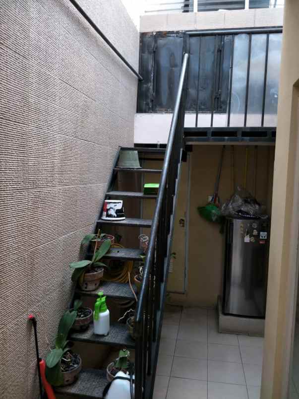 dijual rumah komplek tanjung barat indah