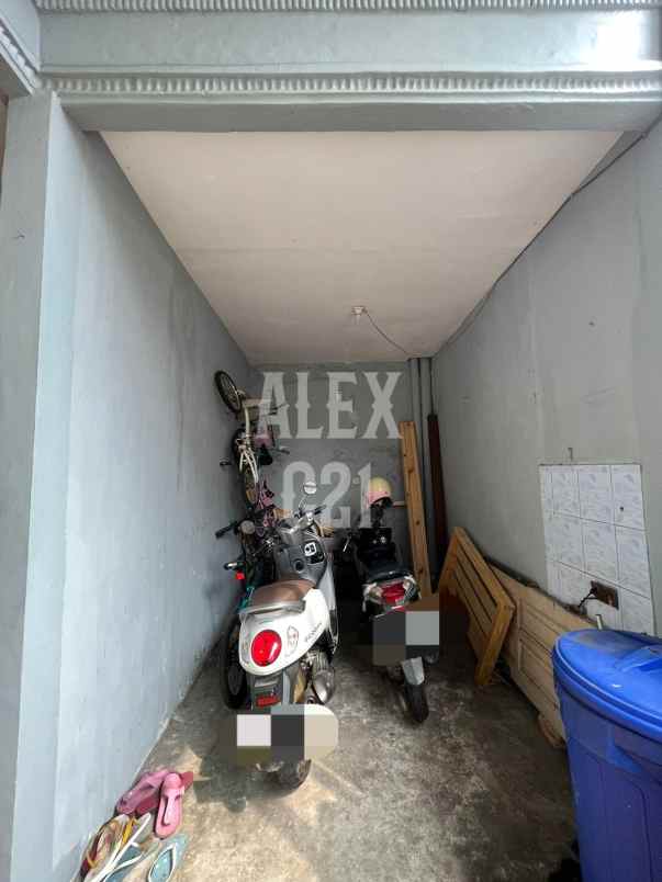 dijual rumah kost di cililitan di jakarta timur