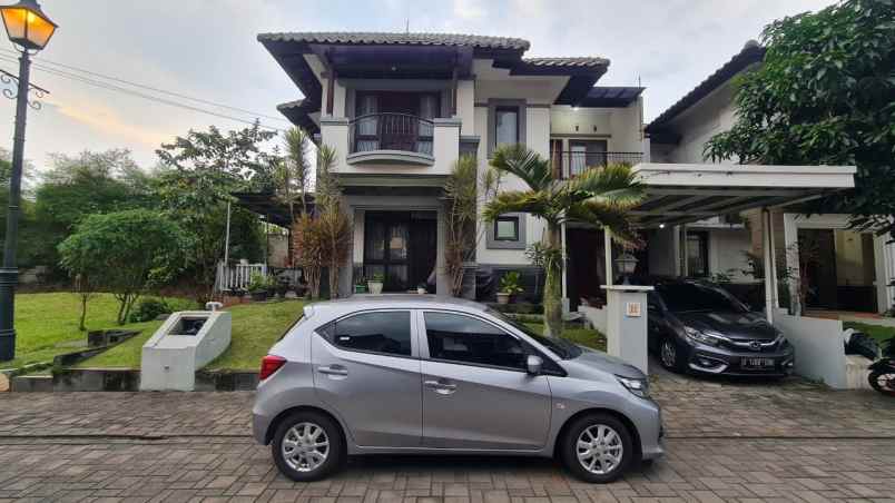 dijual rumah kota baru parahyangan