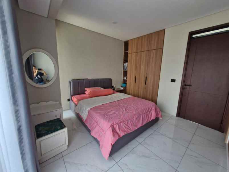 dijual rumah kota baru parahyangan