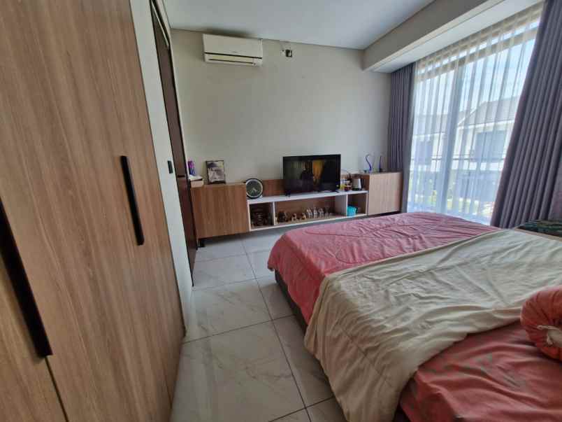 dijual rumah kota baru parahyangan